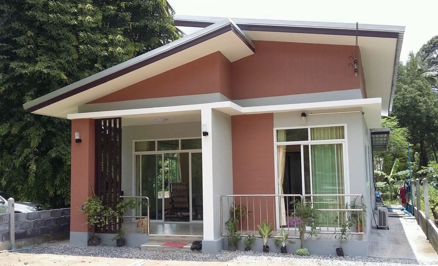 รีวิว บ้านชั้นเดียว สไตล์โมเดิร์น หลังคาปีกนก พื้นที่ใช้สอย 65 ตร.ม. งบประมาณ 470,000 บาท