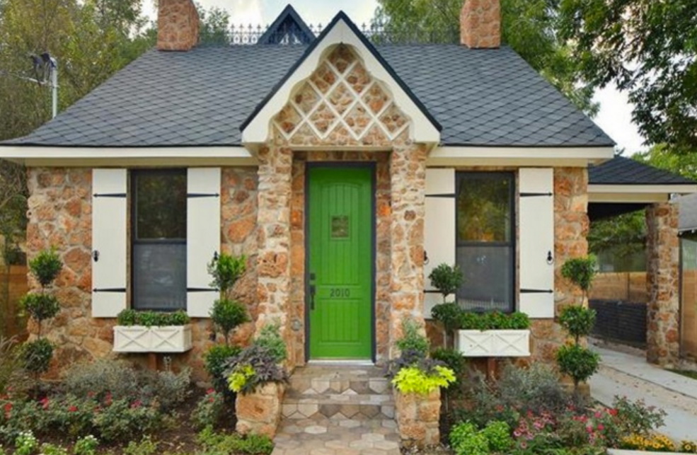 บ้านผนังหินภายนอกดูเก๋าแนวคันทรี่ ภายในกว้างโล่งแนววินเทจ